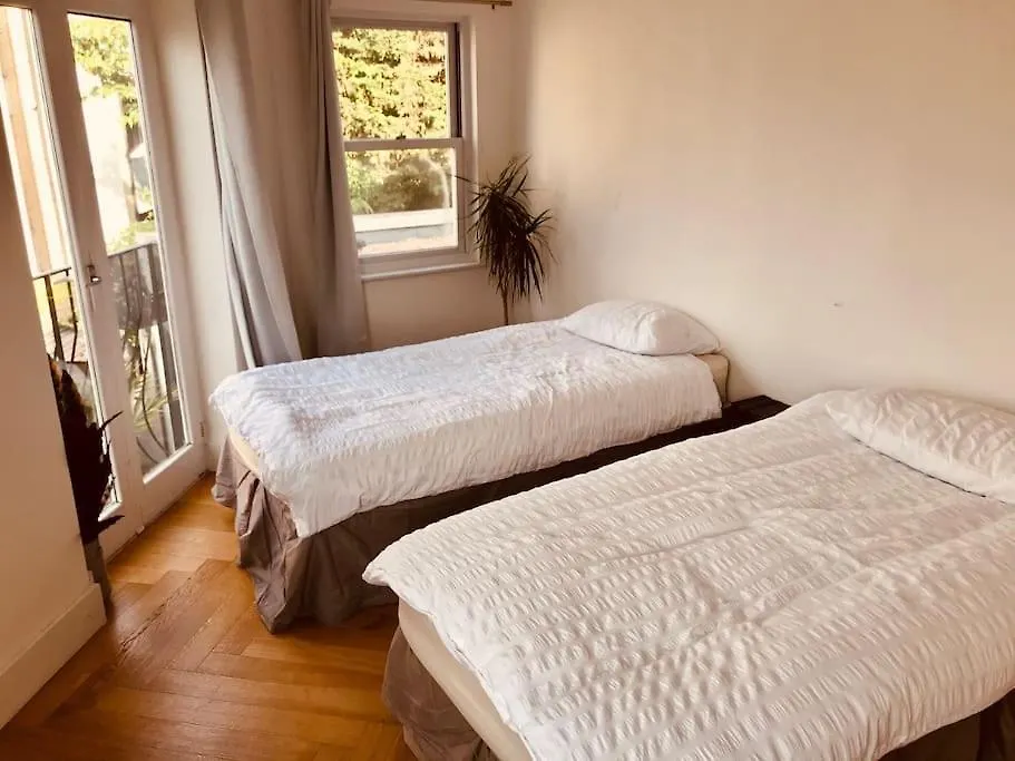 Stylish New Listing! Free Parking, Trendy Location Apartment London 0*,